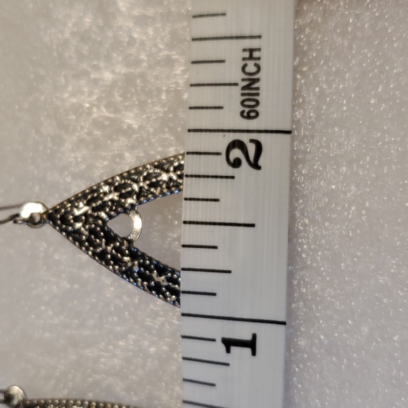 E23 Teardrop textured earrings - Picture 5 of 6